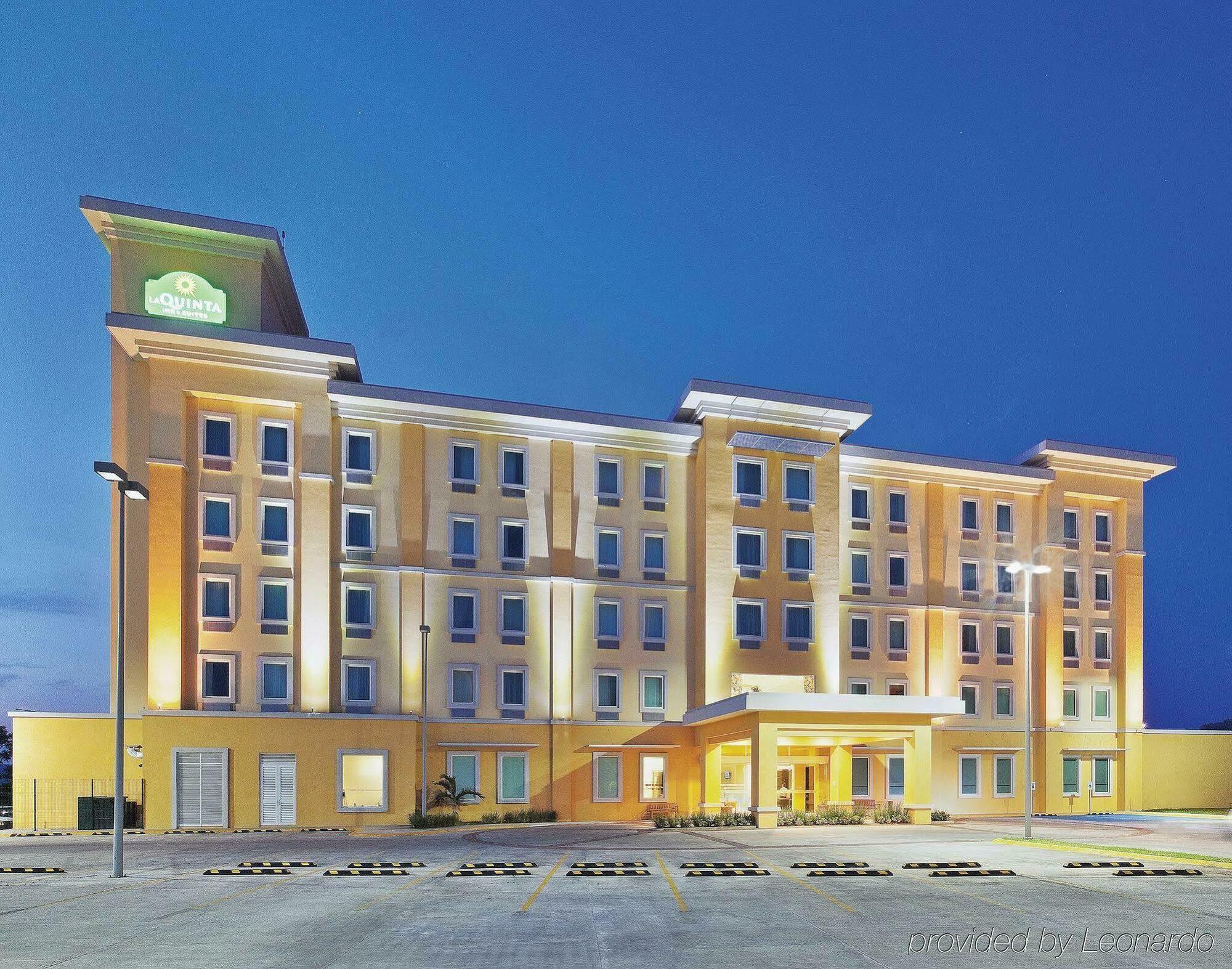 La Quinta By Wyndham Poza Rica Hotel Екстериор снимка