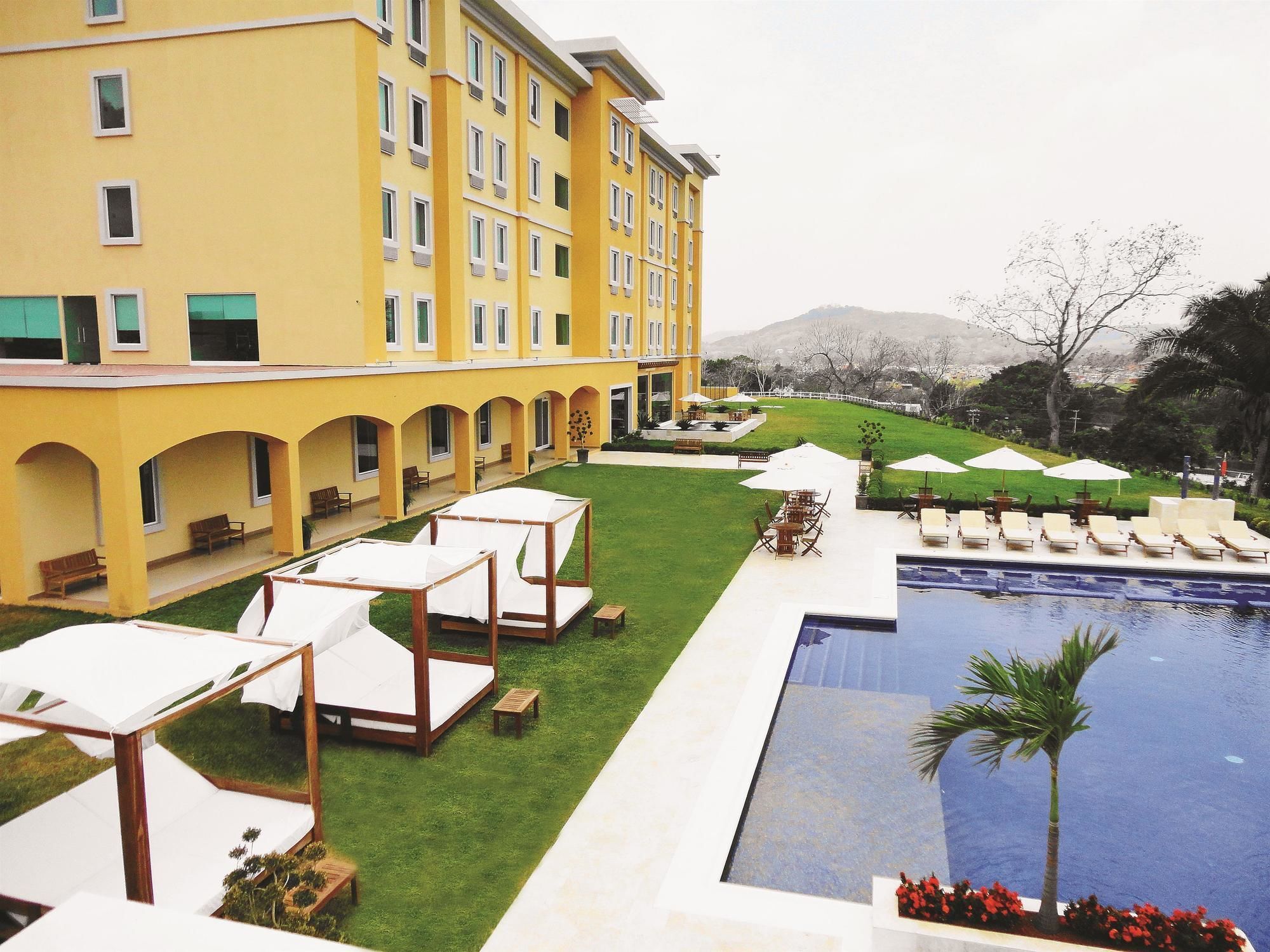 La Quinta By Wyndham Poza Rica Hotel Екстериор снимка